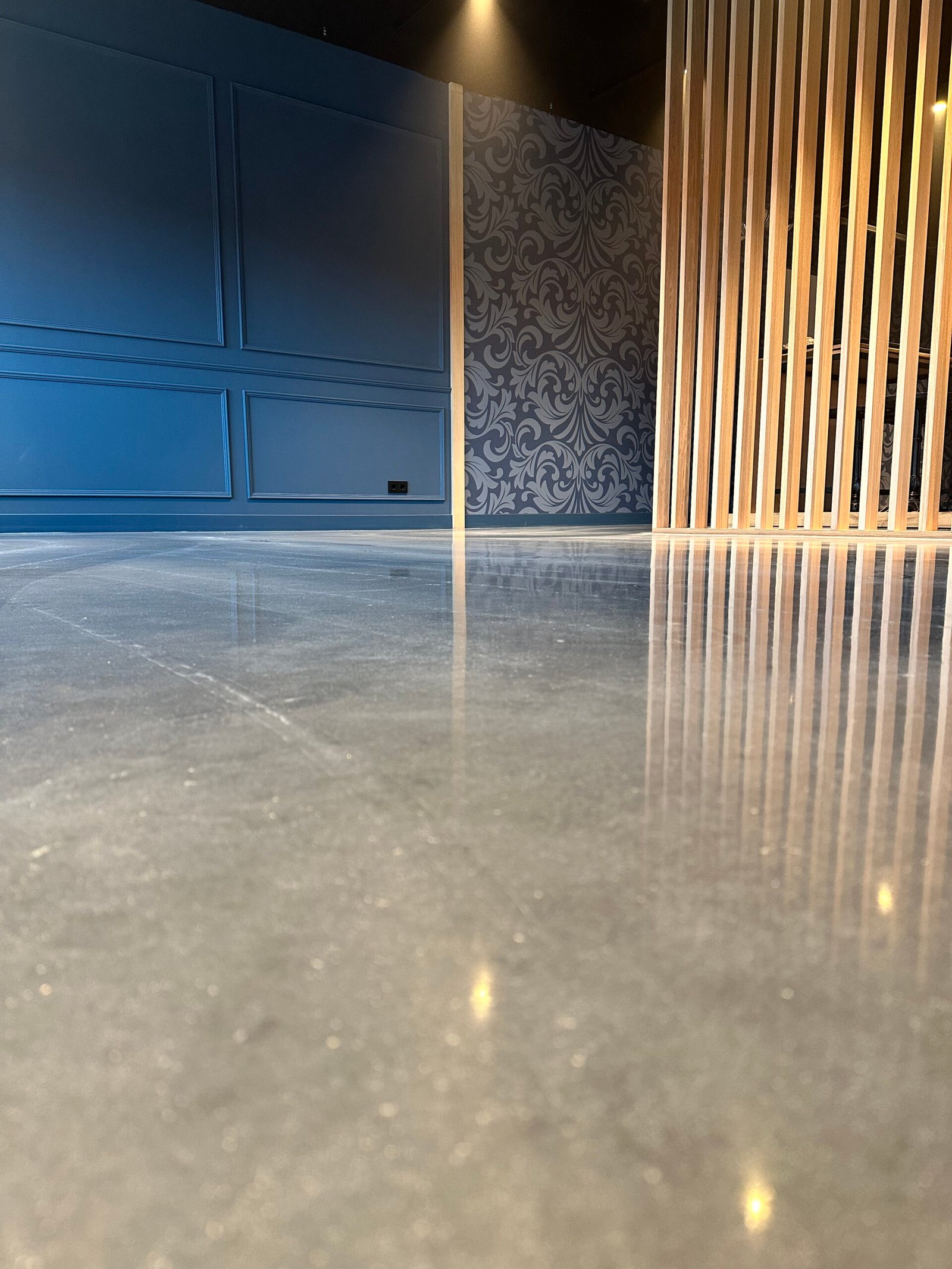 polishedconcrete-concrete-industrial-industrialfloor-liquidhardener-finishingaid-dryshake-polishing-industrialconcrete-highquality-concretepolishing