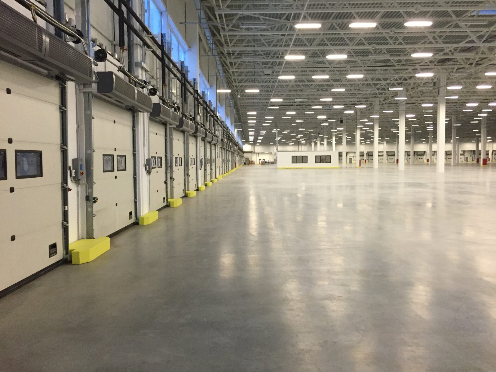 polishedconcrete-concrete-industrial-industrialfloor-liquidhardener-finishingaid-dryshake-polishing-industrialconcrete-highquality-concretepolishing