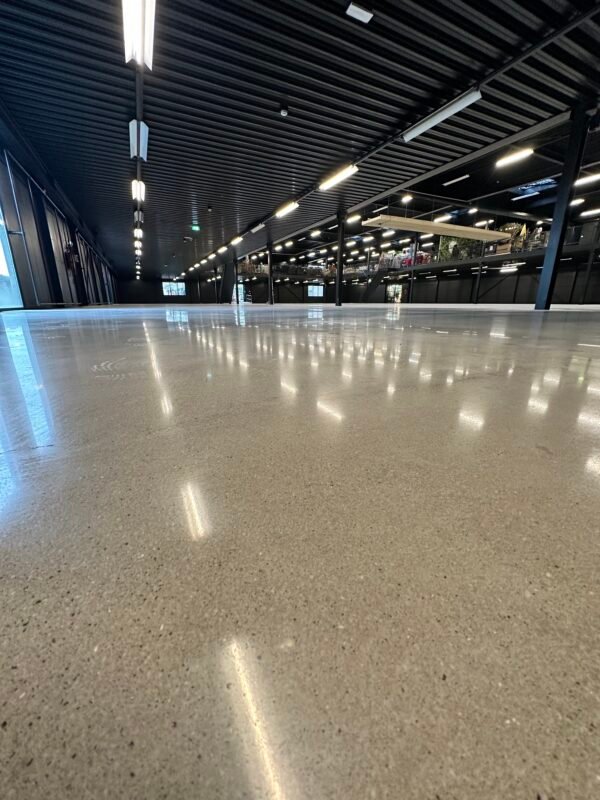 polishedconcrete-concrete-industrial-industrialfloor-liquidhardener-finishingaid-dryshake-polishing-industrialconcrete-highquality-concretepolishing